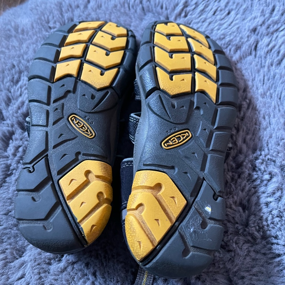 *** SOLD **** KEEN SANDALS